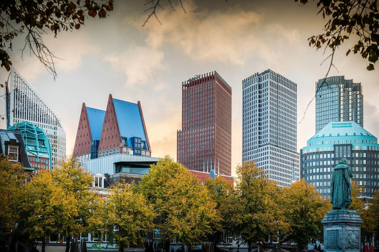 Overheidsgebouwen in Den Haag, bezien vanaf Het Plein.